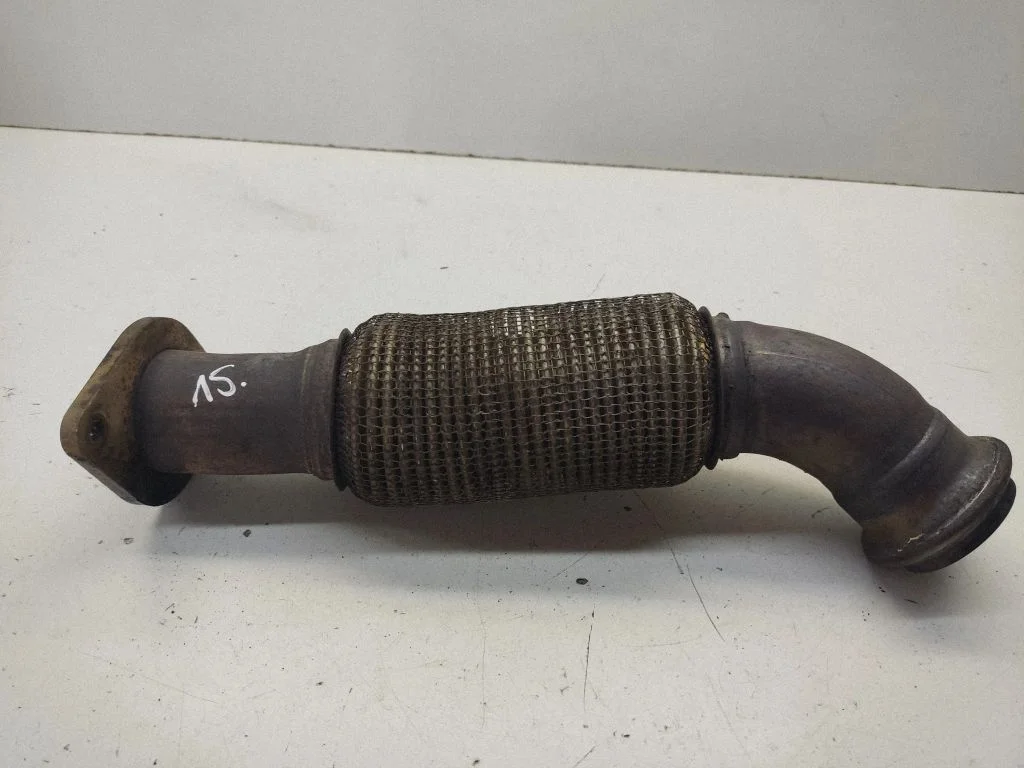 Muffler pipe connector clamp – rear