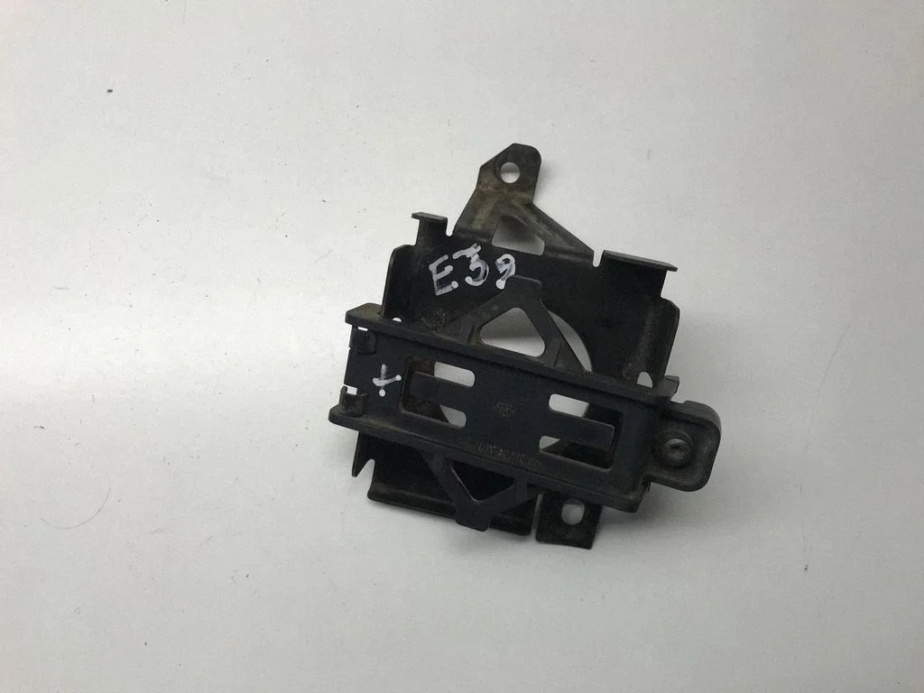 Hazard Warning Triangle Mounting Bracket – BMW 5 Series E39 (1996-2003)