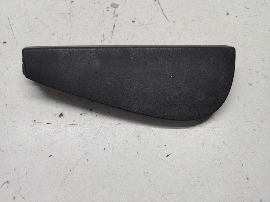 Fender end trim 833310006R