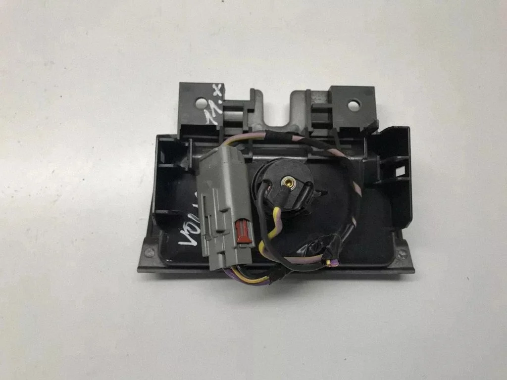 12 V Socket (front) – Volvo S80 (1999-2003)