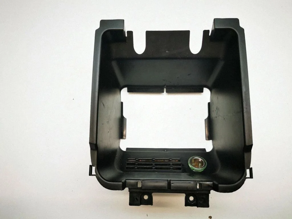 12 V Socket (front) – Land Rover Range Rover L322 (2002-2012)