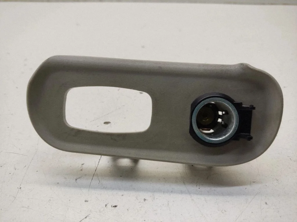 12 V Socket (rear) – Mercedes-Benz R-Class W251 (2005-2013)