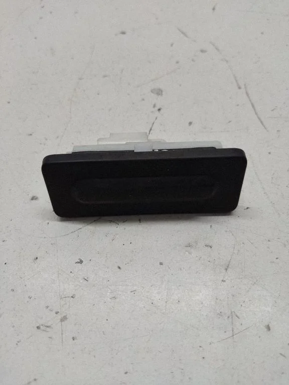 Bagāžnieka vāka atvēršanas slēdzis 9820395580