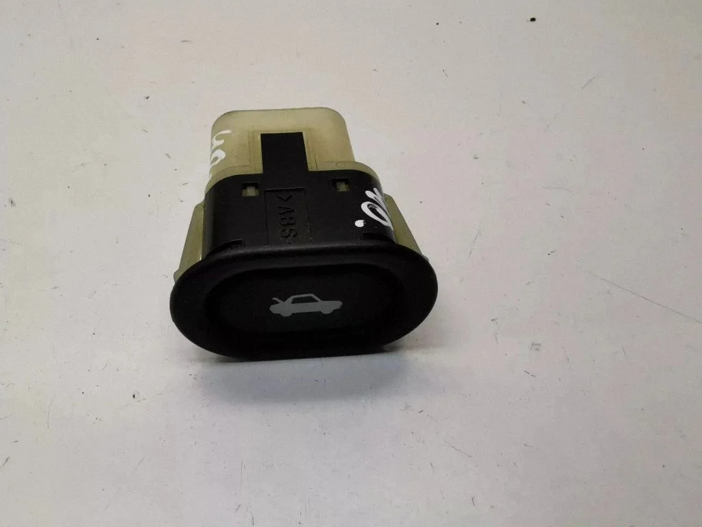 Tailgate opening switch 4733440