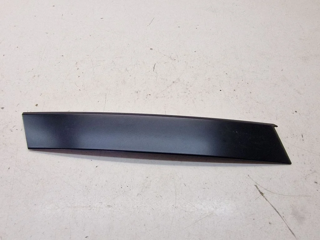 Rear fender molding trim – rear right
