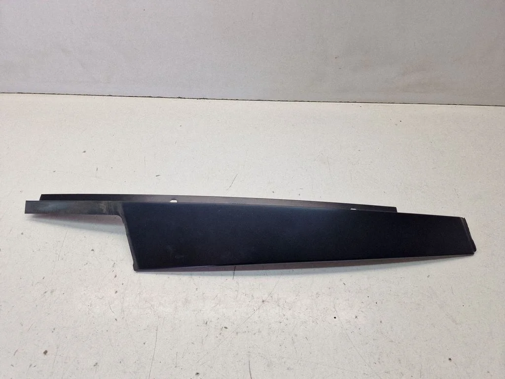 Front door glass trim molding – BMW 5 Series F10 F11 (2009-2016)