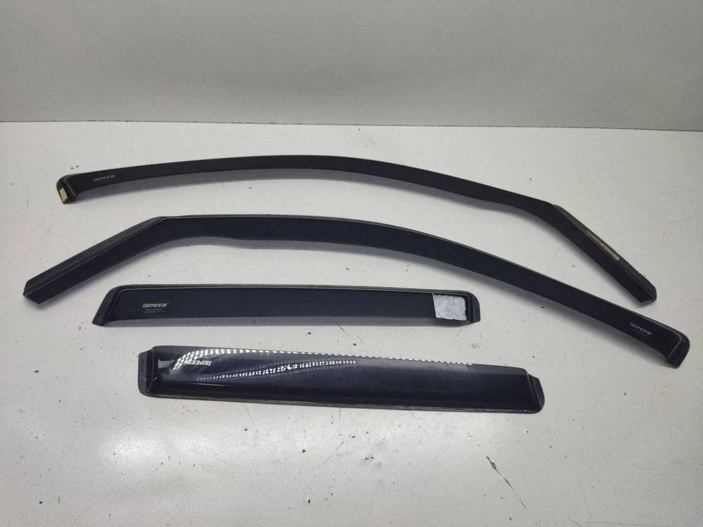 Front door glass trim molding