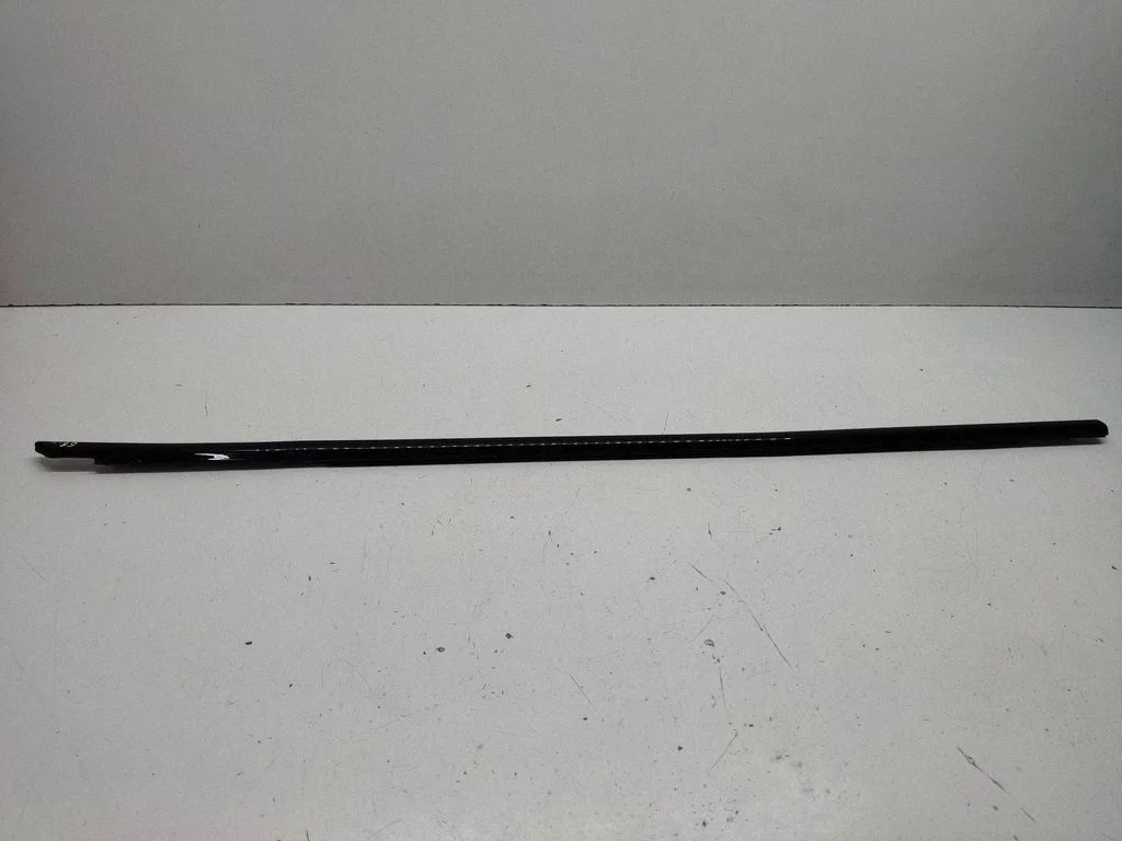 Front door glass trim molding – BMW 5 Series F10 F11 (2009-2016)