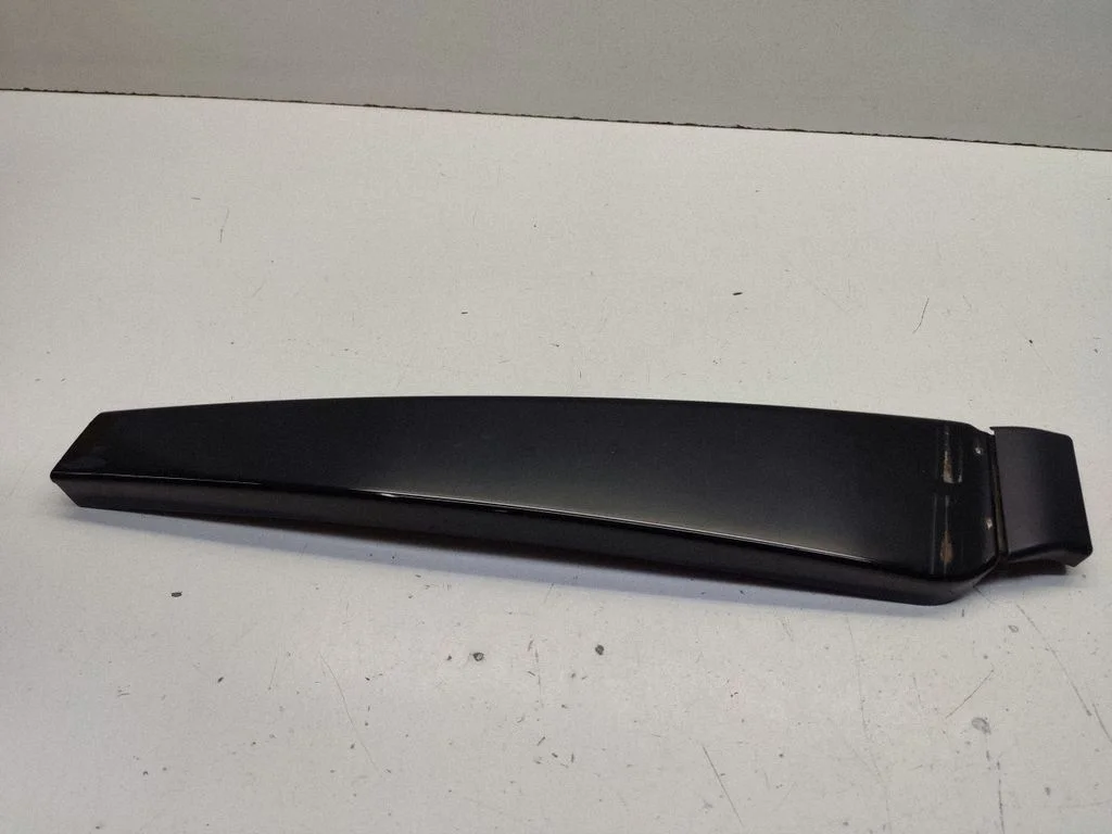 Front door glass trim molding 8E0853290D