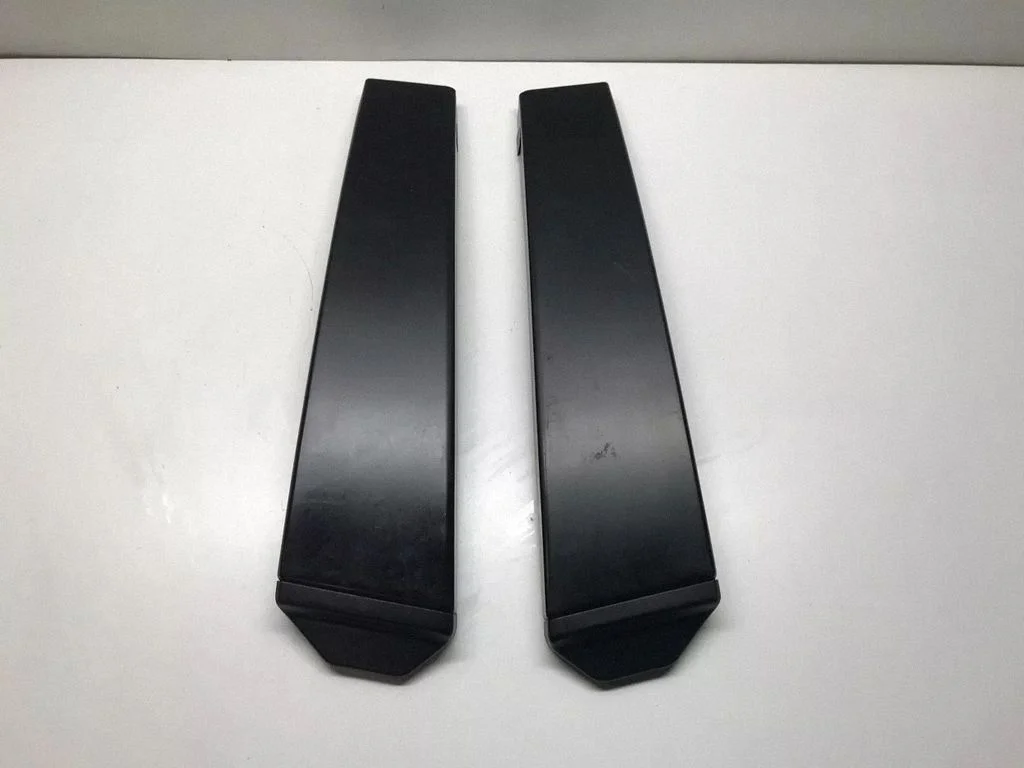 Front door glass trim molding