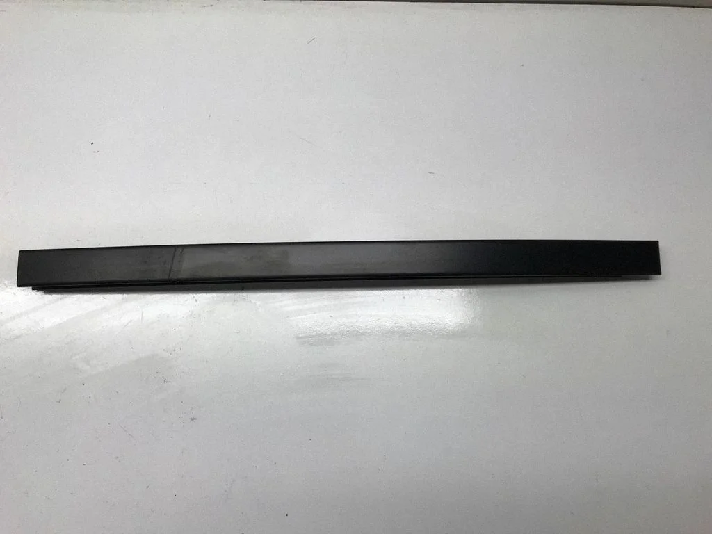 Rear door glass trim molding – BMW 1 Series E81 E87 (2004-2011)