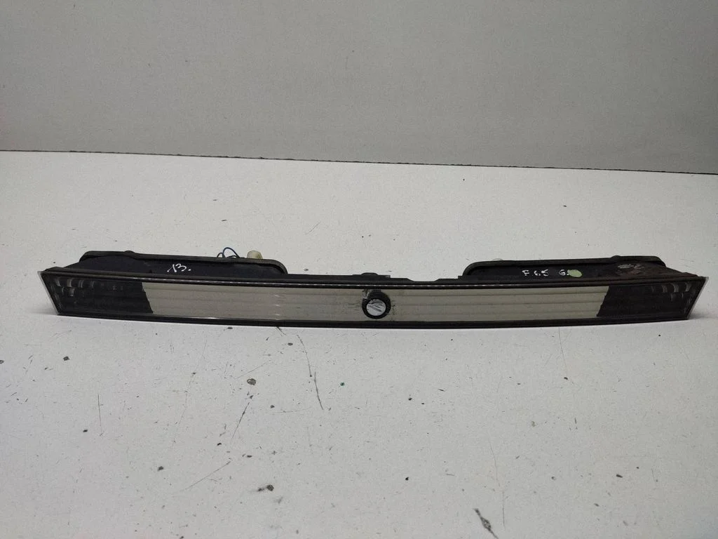 Tagaluugi numbrivalgustuse liist – BMW 7-seeria E65 E66 (2001-2008)