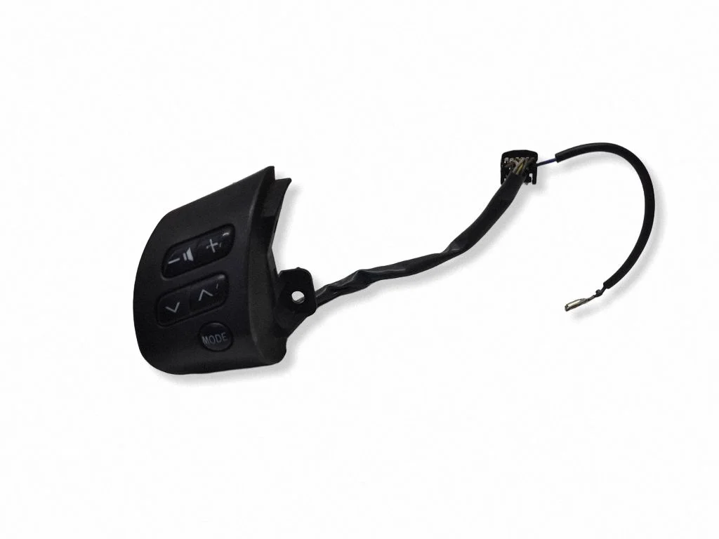 Steering wheel buttons/switches – front