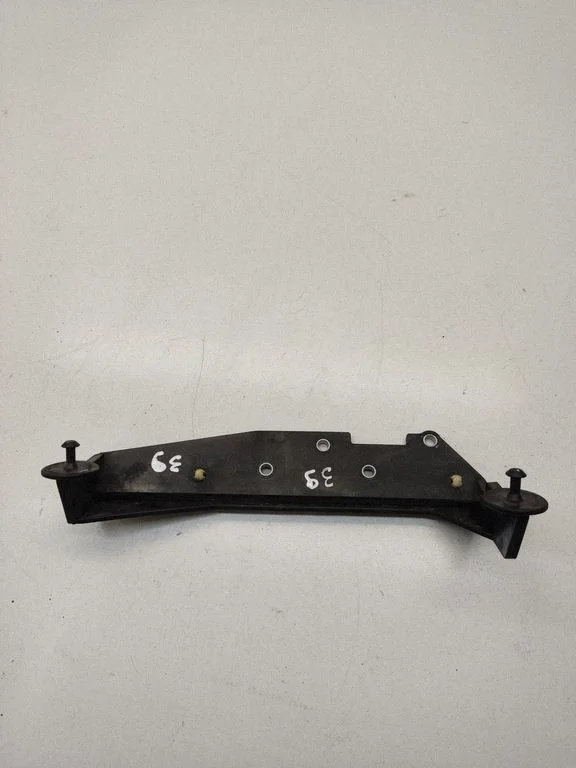 Aktiivstabilisaatori juhtimis- / klapiploki hoidik – BMW 5-seeria E60 E61 (2004-2010)