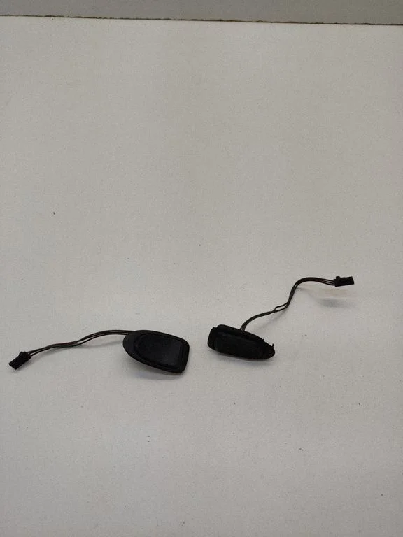 Steering wheel buttons/switches – Mercedes-Benz R-Class W251 (2005-2013)