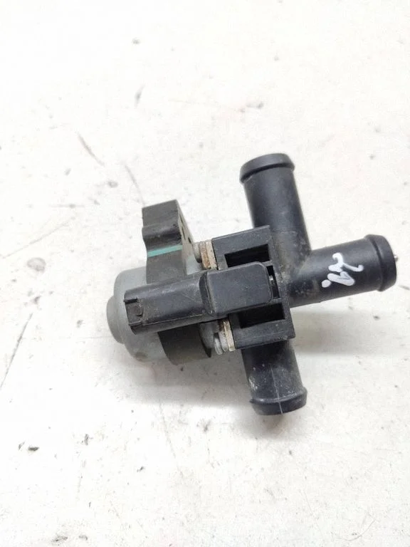 Webasto circulation pump for autonomous heater – Mercedes-Benz S-Class W222 (2013-)