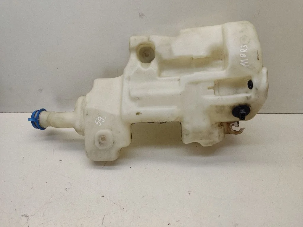 Lamp washer fluid tank – Mercedes-Benz R-Class W251 (2005-2013)