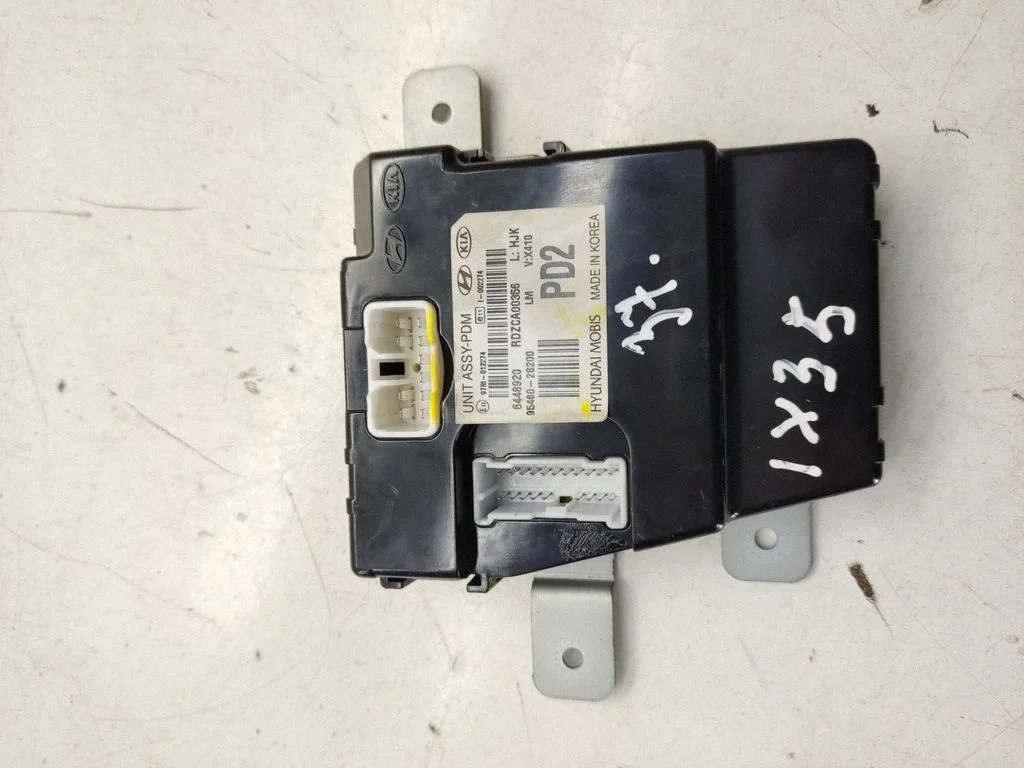 Voltage converter/converter module