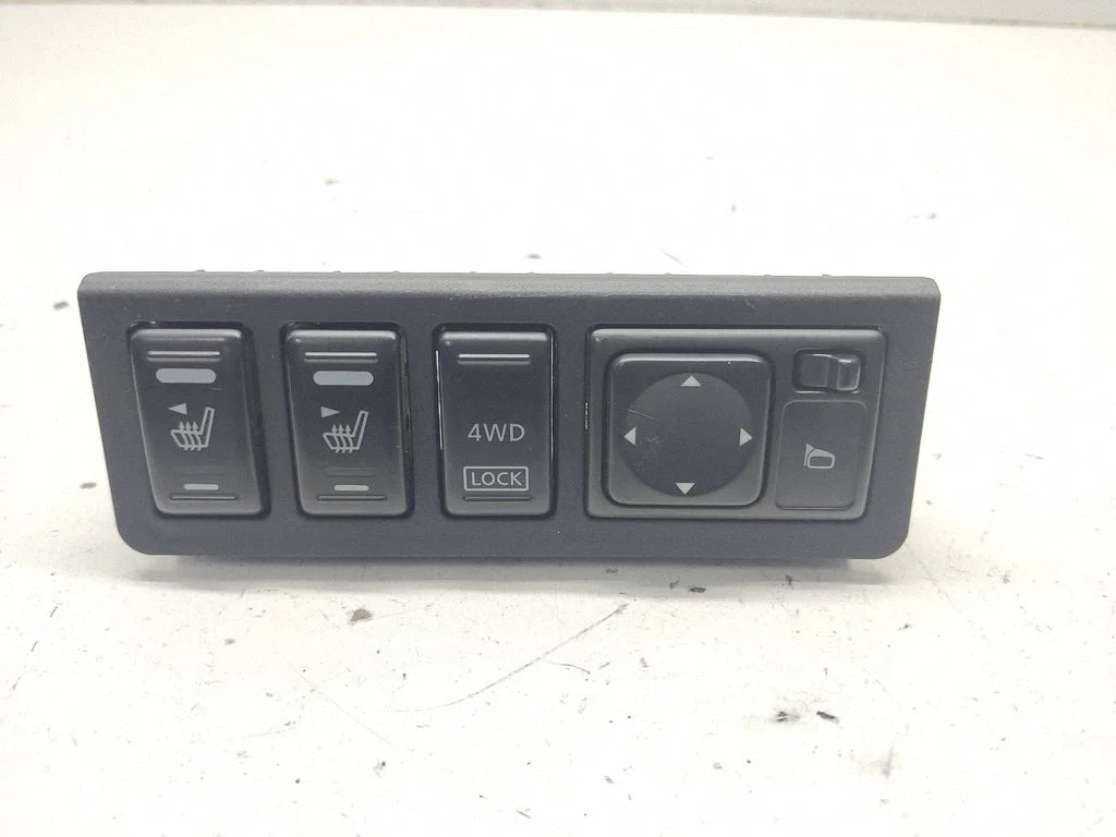 A set of switches – Nissan Murano Z50 (2002-2008)