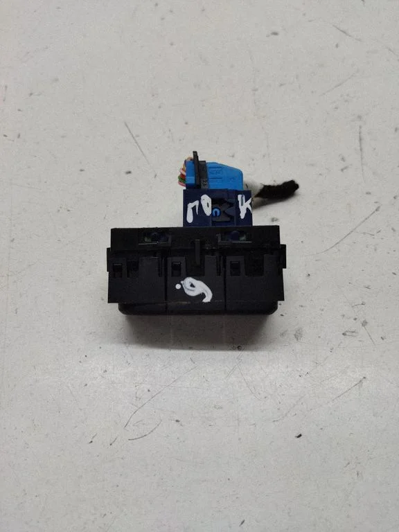 A set of switches – Opel Mokka X (2019-)