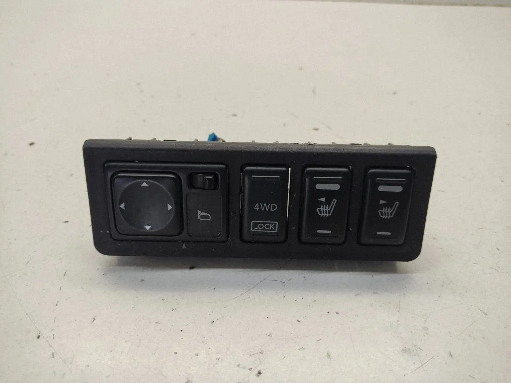 A set of switches – Nissan Murano Z50 (2002-2008)