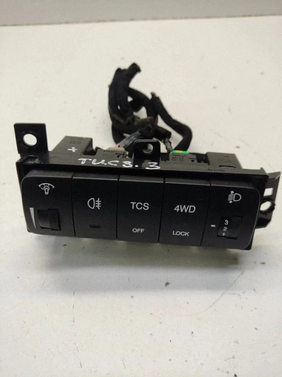 A set of switches – Hyundai Tucson JM (2004-2009)
