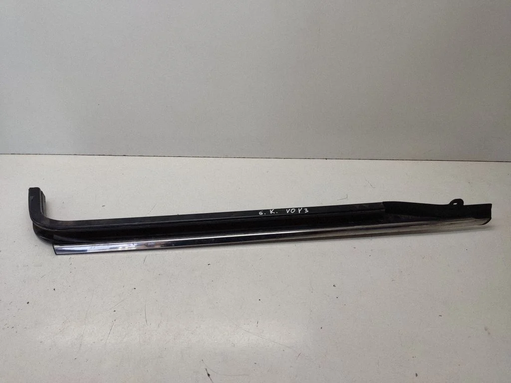 Door glass rail – Chrysler Grand Voyager V (2007-2015)