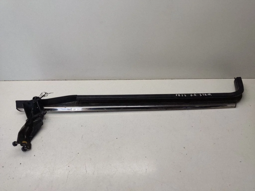 Door glass rail – Chrysler Grand Voyager V (2007-2015)