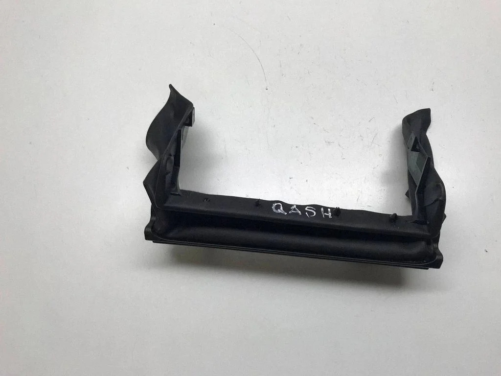 Steering wheel trim – Nissan Qashqai+2 (2008-2010)