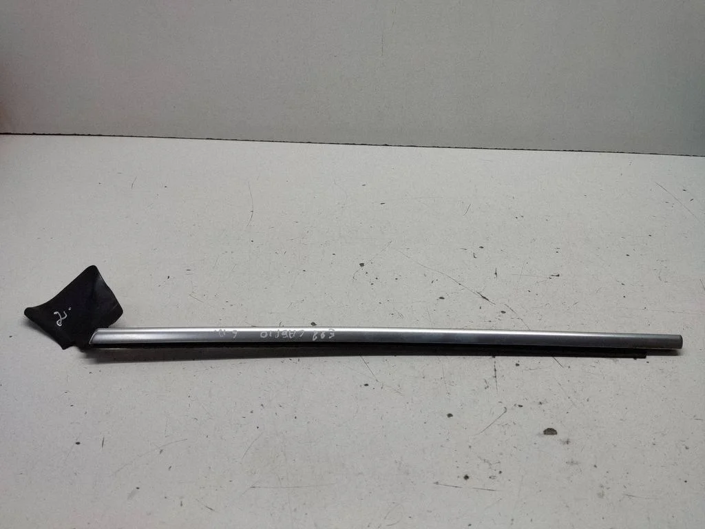 Rear side glass trim 7165002