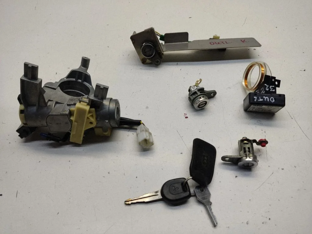 Lock set – Mitsubishi Outlander (2001-2007)