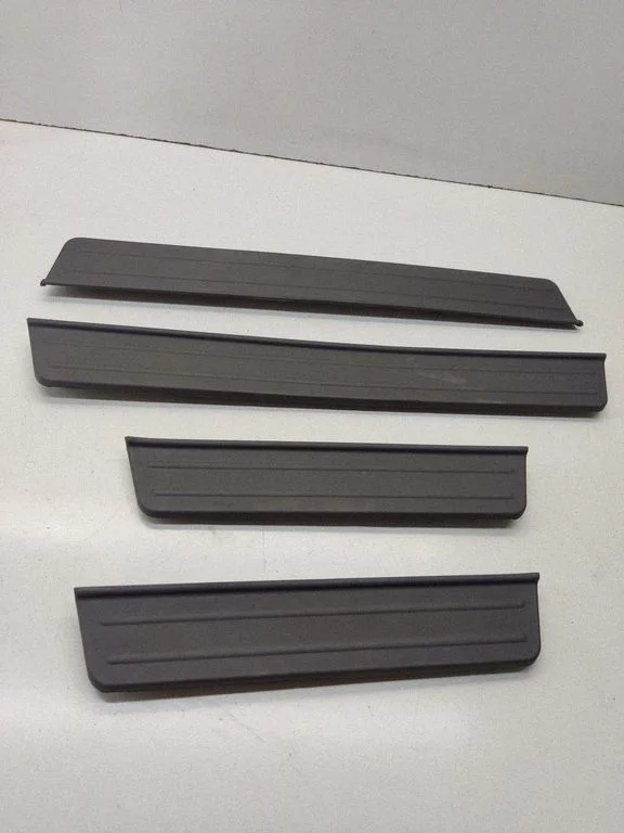 Listwy progowe wewnętrzne (komplet) – Hyundai Tucson JM (2004-2009)
