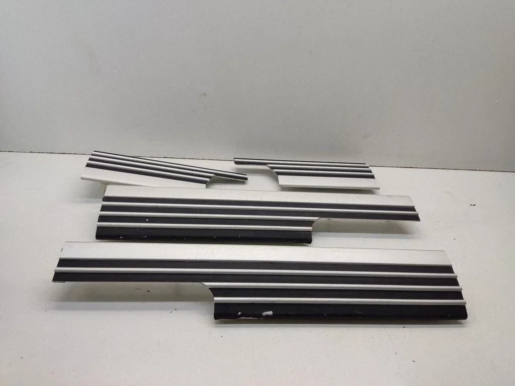 Listwy progowe wewnętrzne (komplet) – Land Rover Range Rover L322 (2002-2012)