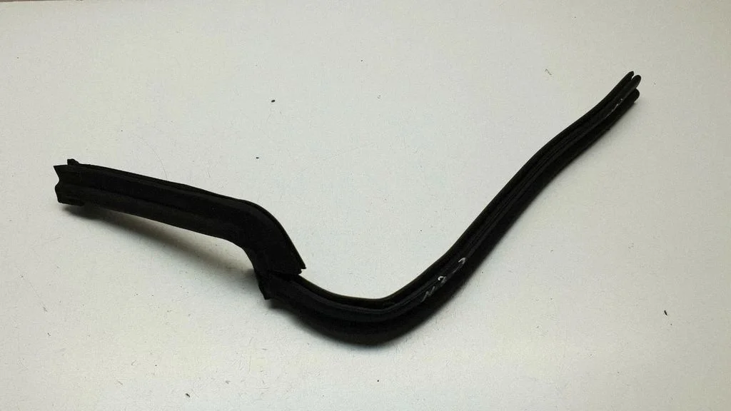 Sunroof sealing rubber