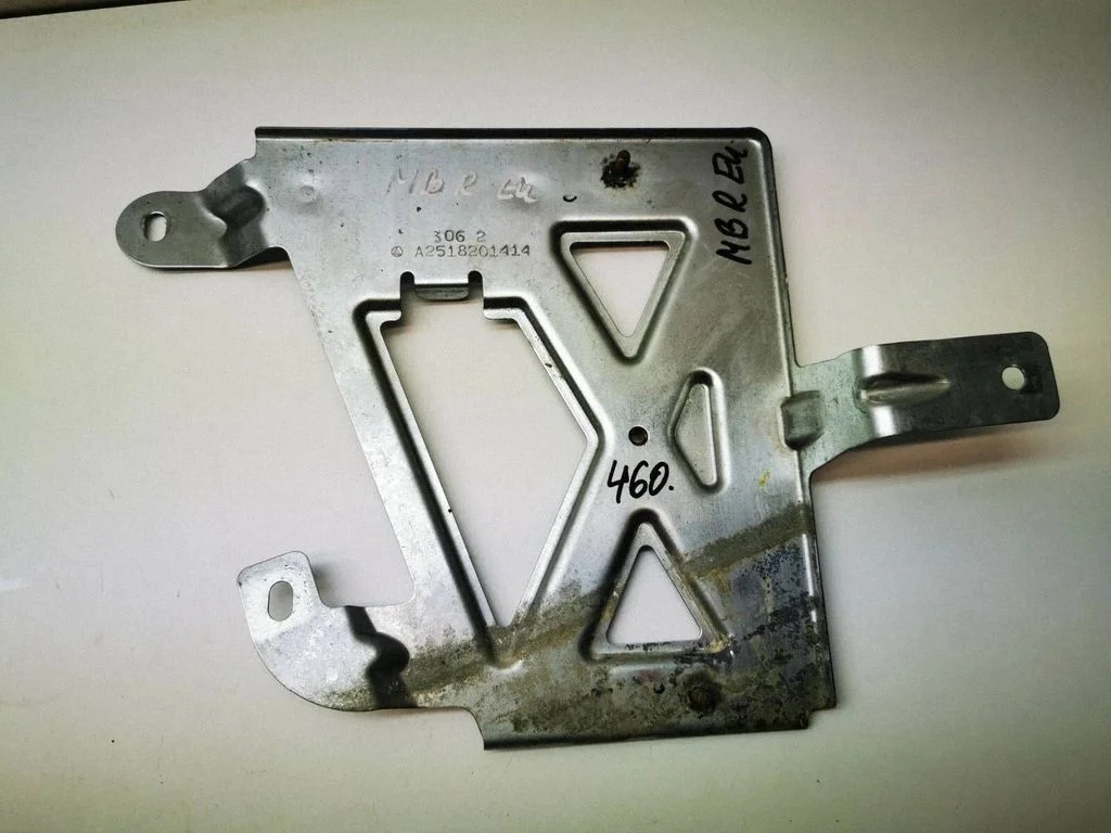 Engine control unit holder – Mercedes-Benz R-Class W251 (2005-2013)
