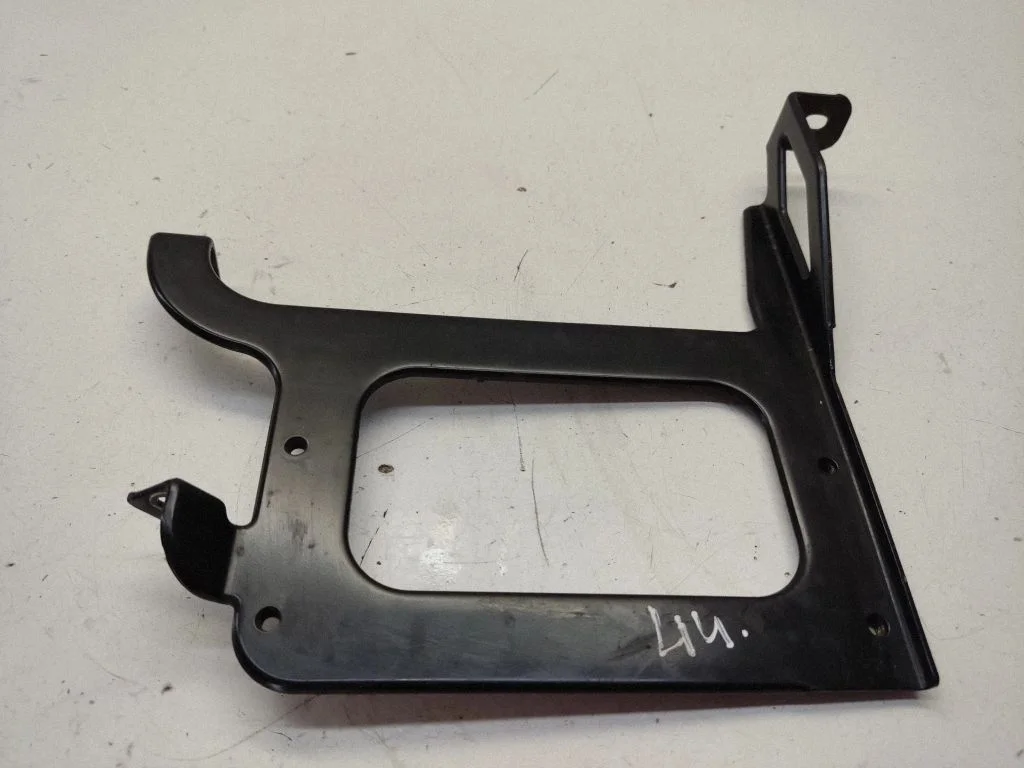 Engine control unit holder – Mercedes-Benz ML-Class W164 (2005-2011)