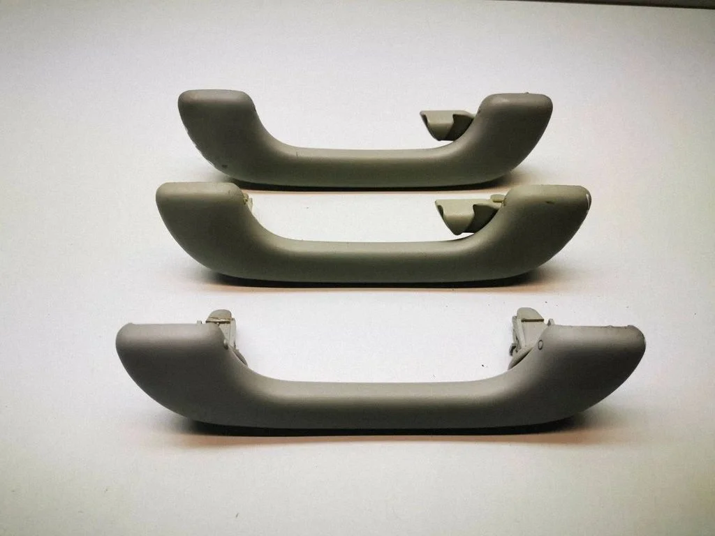 A set of handles for the ceiling – Nissan Qashqai+2 (2008-2010)