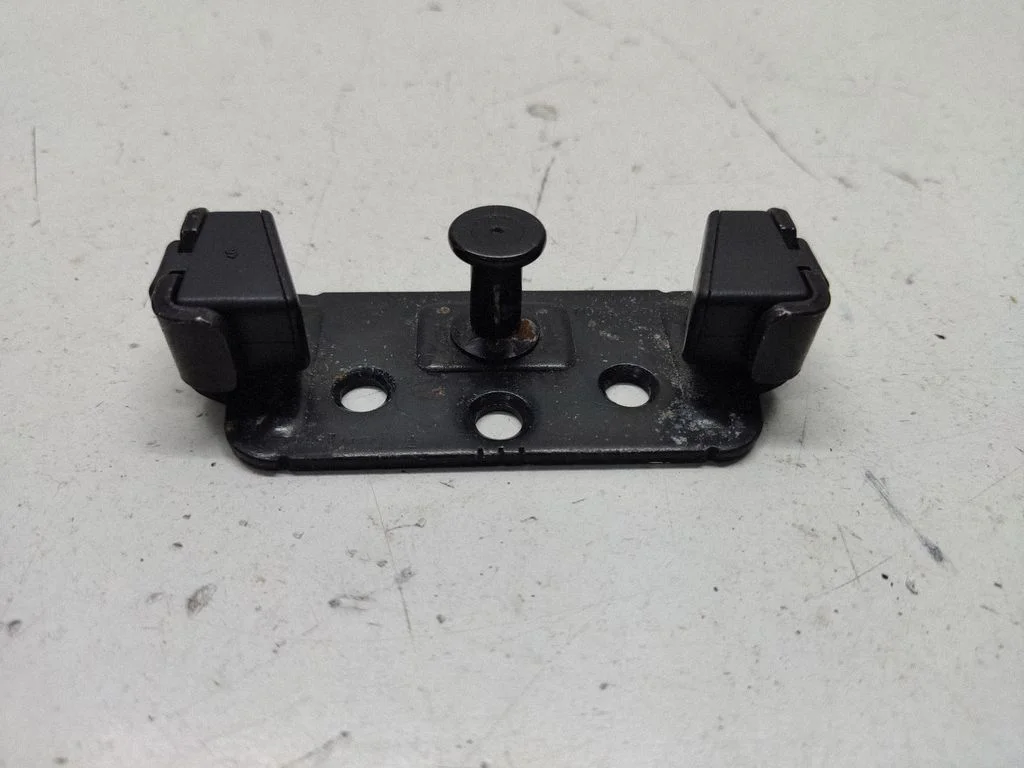 Trunk lock loop – BMW 1 Series E82 E88 (2007-2014)