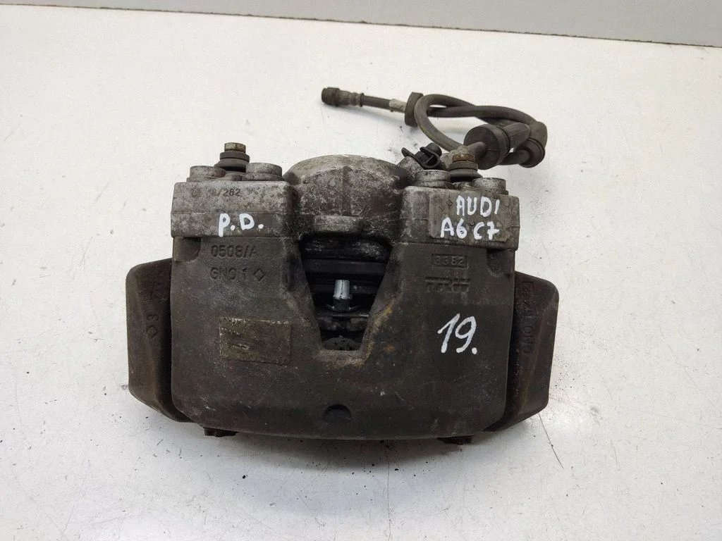 Front brake caliper 32348422