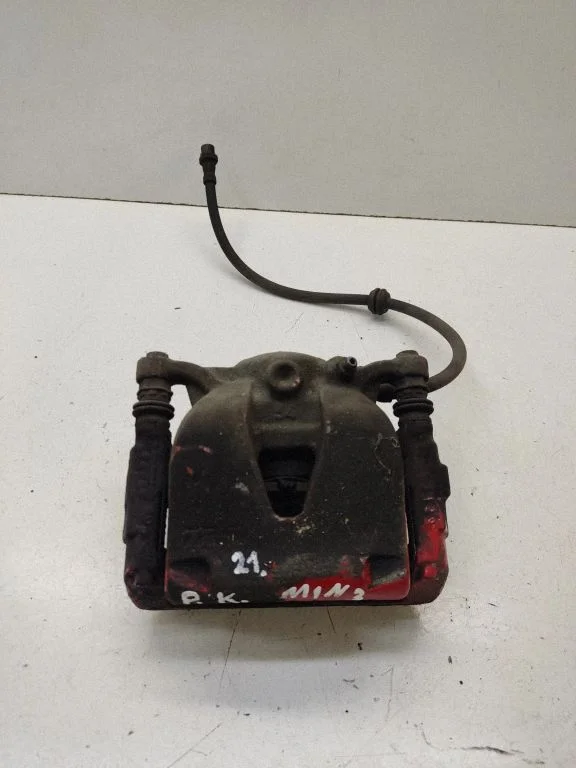 Front brake caliper – left