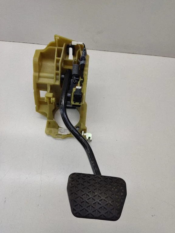 Brake pedal – BMW 5 Series E60 E61 (2004-2010)