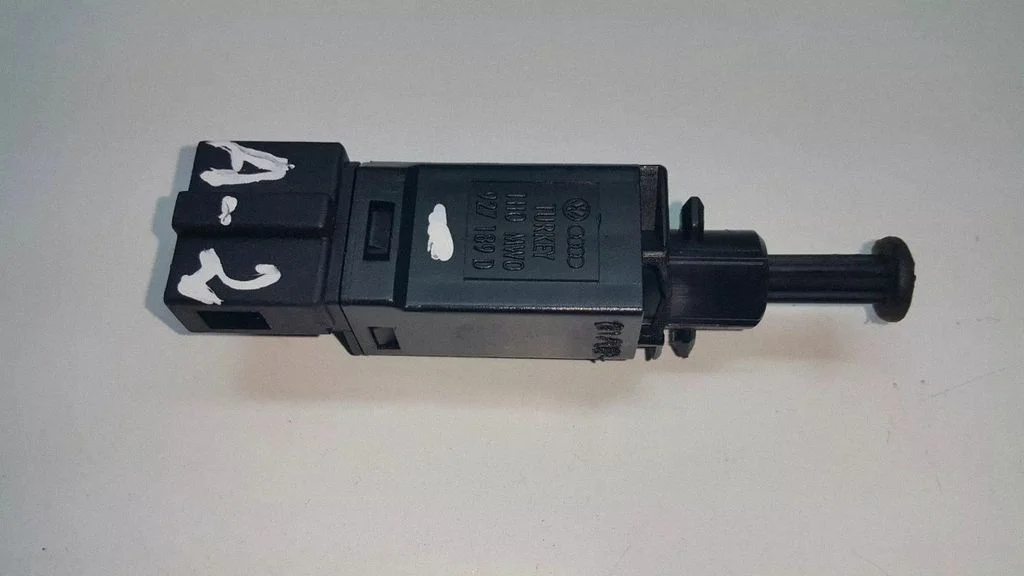 Brake pedal sensor switch 927189D
