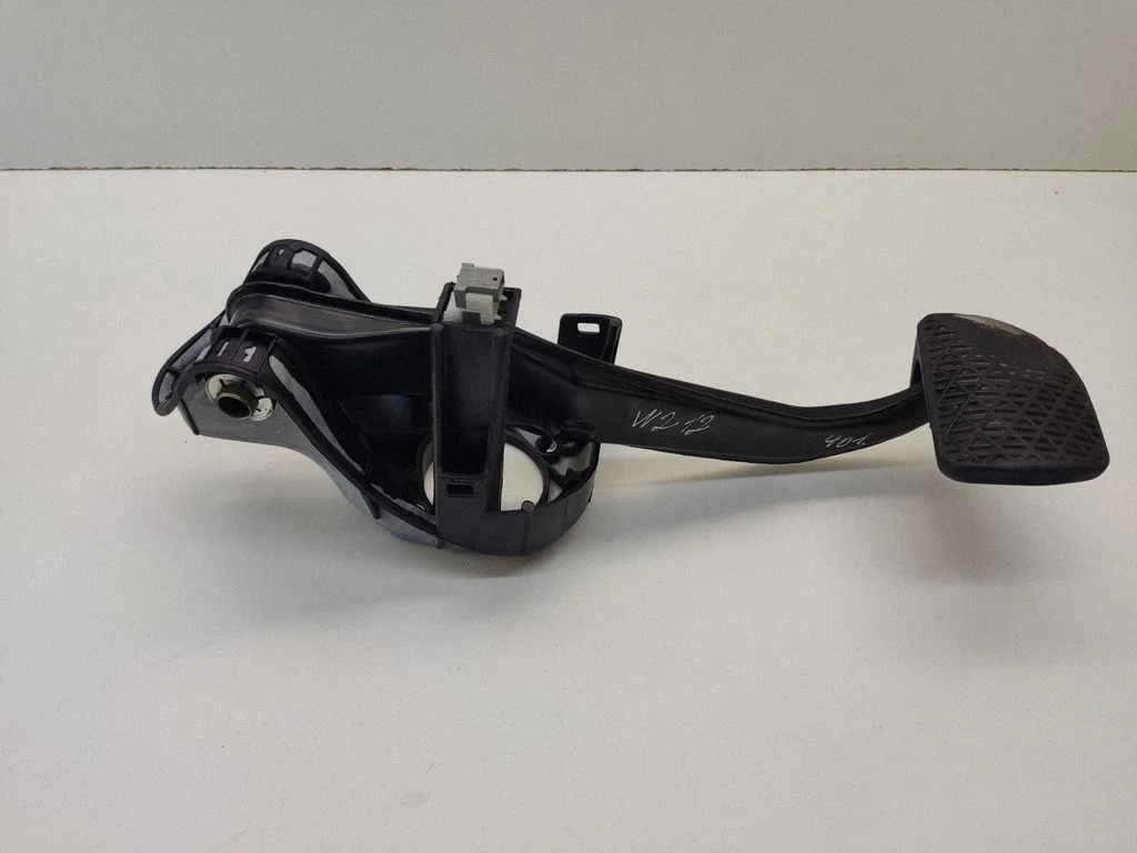 Brake pedal – Mercedes-Benz E-Class W212 (2009-2016)