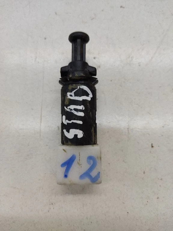 Brake pedal sensor switch – Renault Master II (2004-2010)