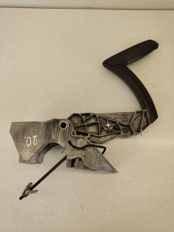 Handbrake/parking brake lever assembly 8P0711303