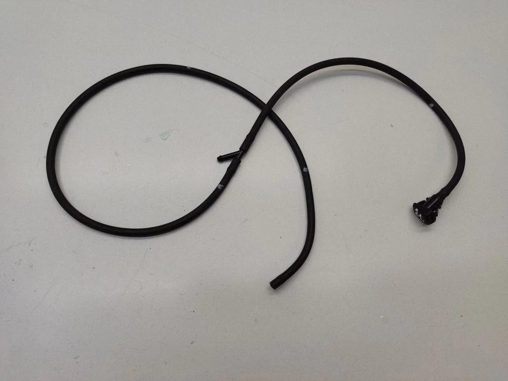 Windshield washer spray nozzle – front