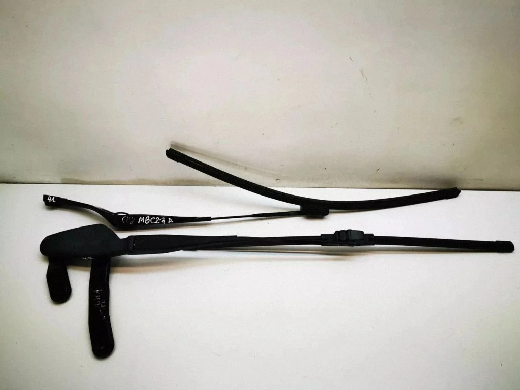 Windshield/front glass wiper blade – Mercedes-Benz C-Class AMG W204 (2007-2014)