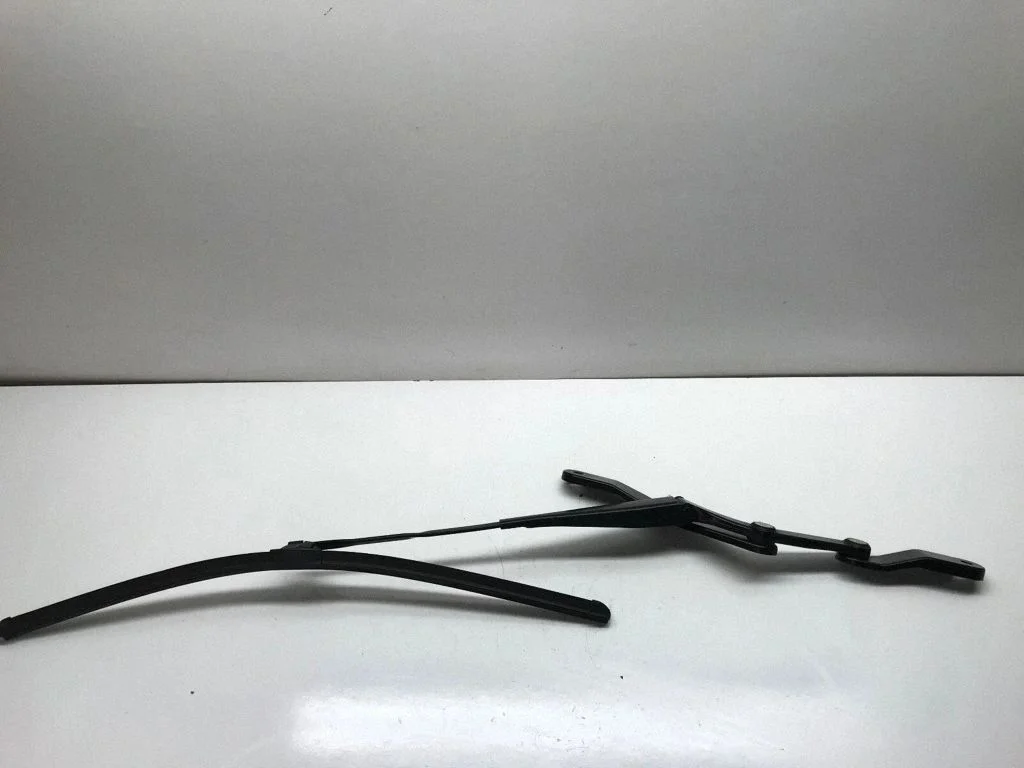 Windshield/front glass wiper blade – Mercedes-Benz C-Class AMG W204 (2007-2014)
