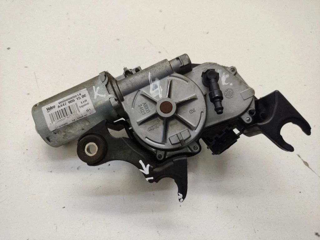 Aizmugurējā stikla tīrītāja motoriņš A4479061500