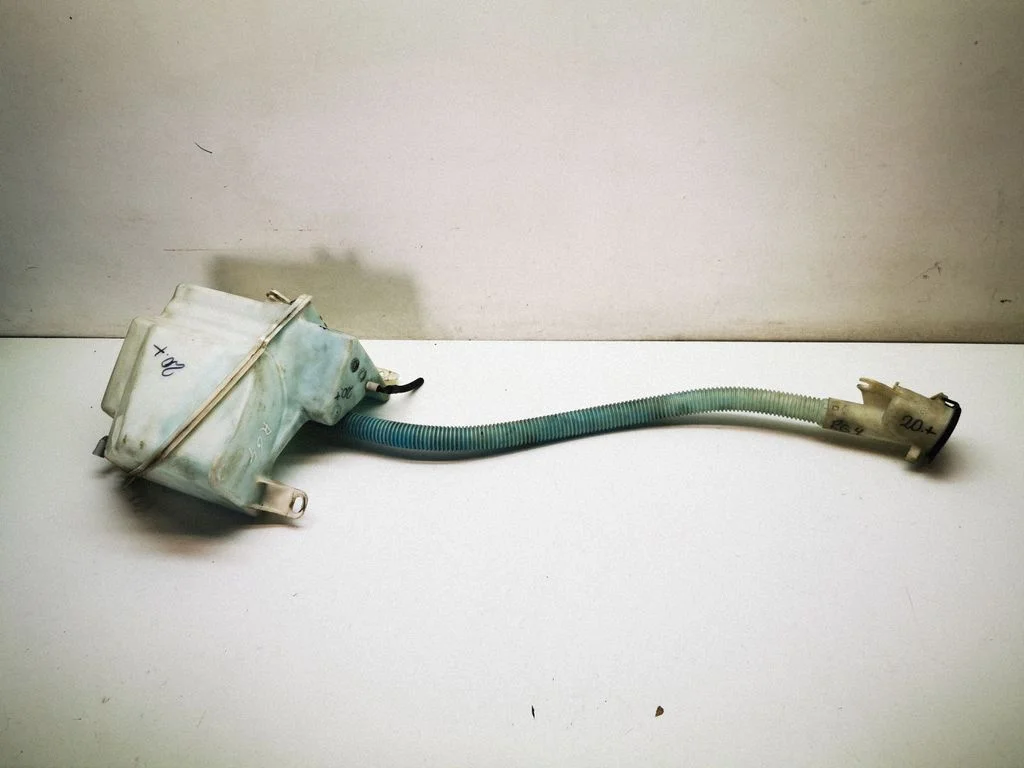 Windshield washer fluid reservoir/tank – Land Rover Range Rover L322 (2002-2012)
